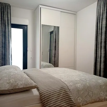 Apartment Boomerang Ii