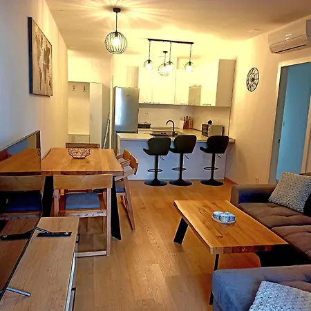 Boomerang Ii Apartment Split